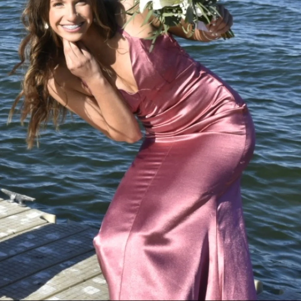 PROM DRESS - Picture 2 of 3
